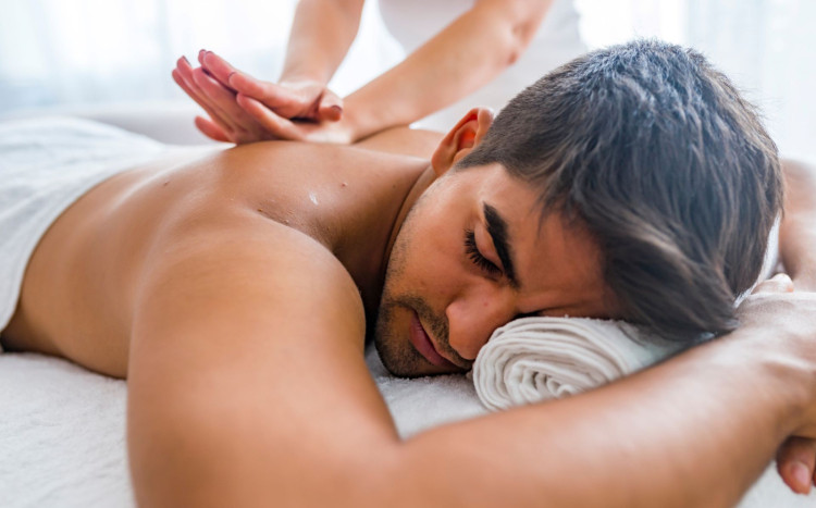 Masowanie pleców w MM Massage
