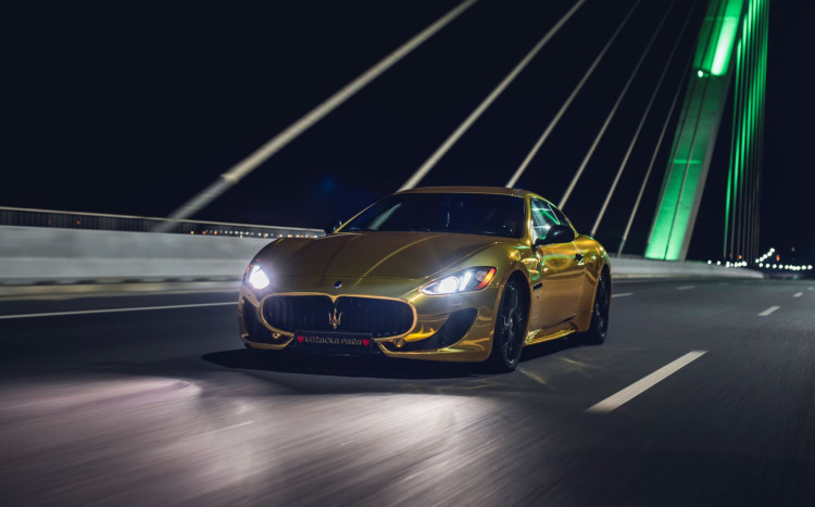 Nocny przejazd Złotym Maserati GTs – Kraków i okolice