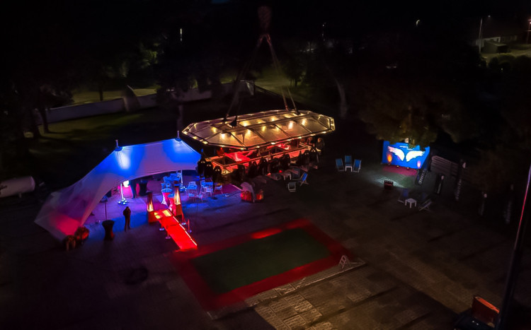 Dinner in the sky nocą