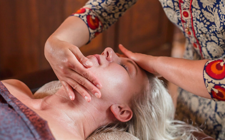 niewelowanie zmarszczek podczas masażu kobido