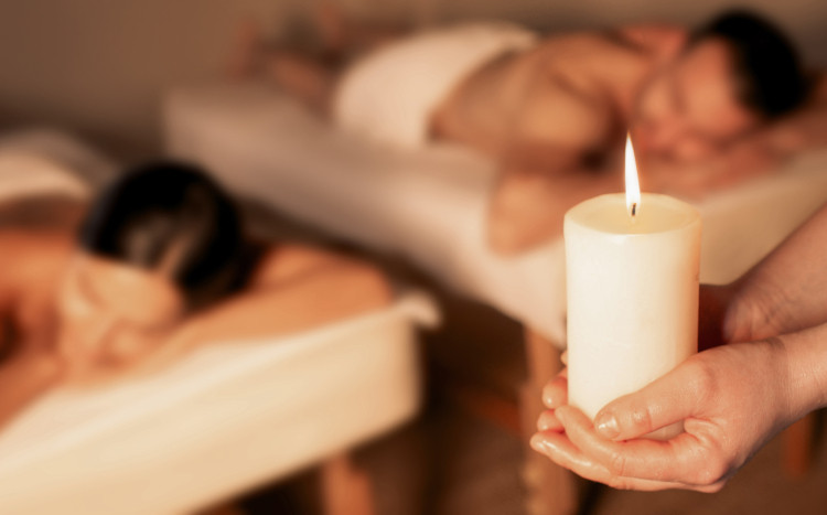 romantyczny masaż świecą