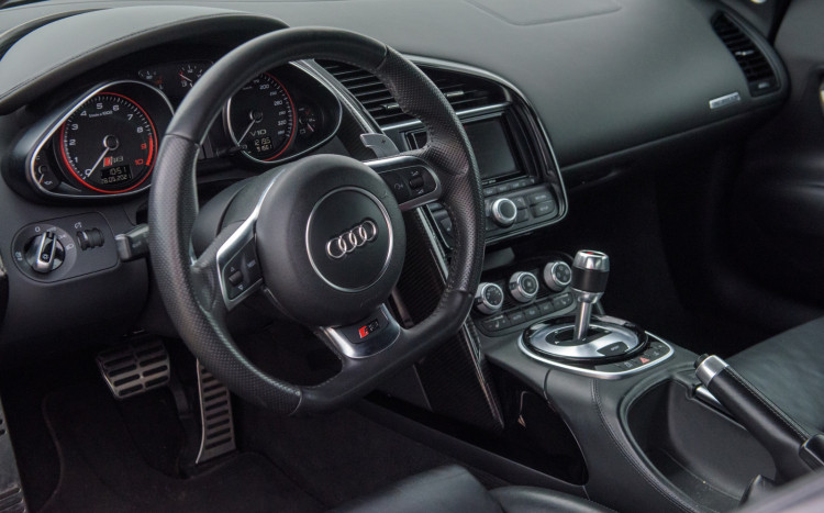 Audi R8 V10 wnętrze