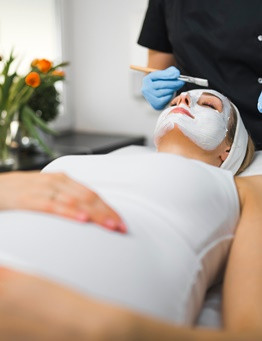Pielęgnacja twarzy dla kobiet w ciąży w Krakowie