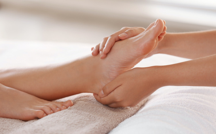 masaż stóp w tajskim spa