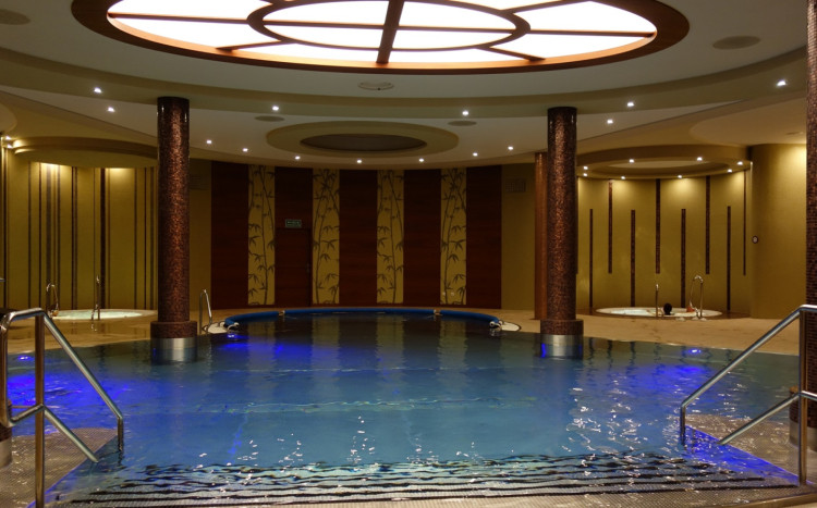 ekskluzywny basen hotelowy