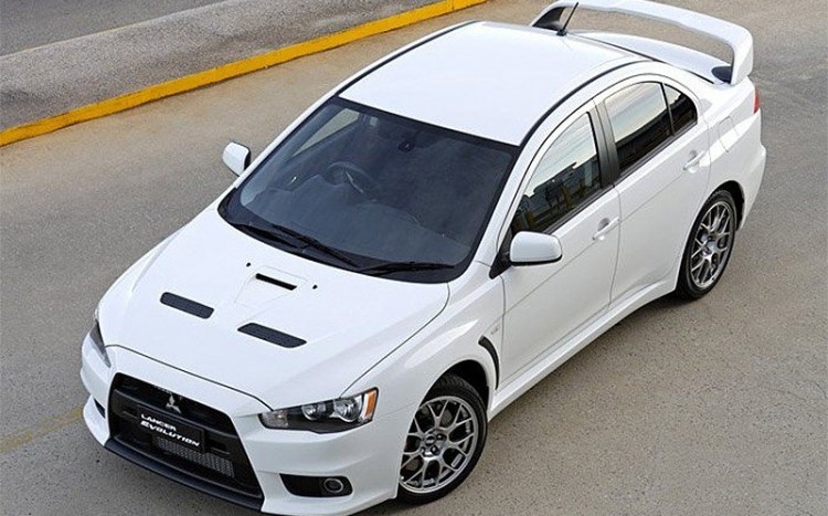 jazda białym mitsubishi lancer evo x