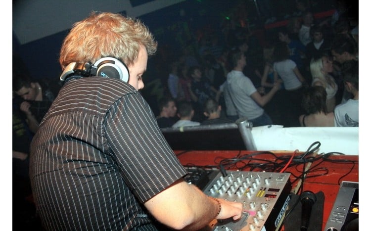 DJ podczas występu